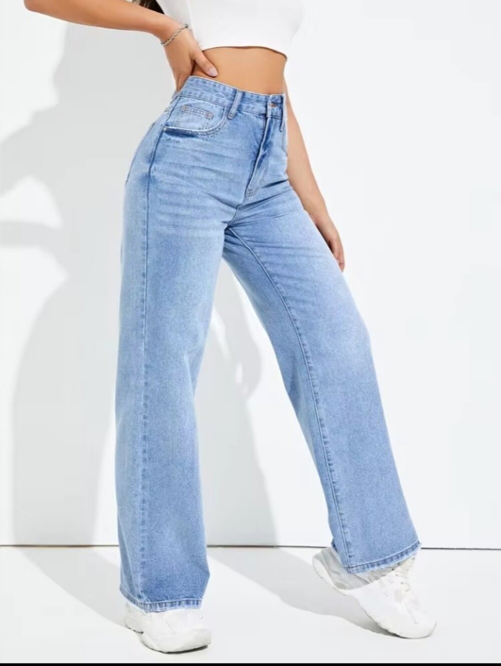 Sz 2 High-Rise Wide Leg Jeans in Light Blue Wash
